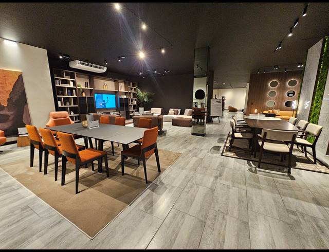 1,000M² SHOWROOM TO LET IN KRAMERVILLE